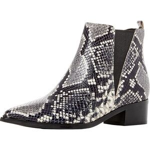 MARC FISHER Yale 4 Womens Leather Pointed Toe Chelsea Boots